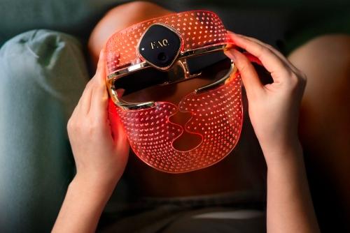 Съживяваме кожата на лицето с анти-ейдж led маска